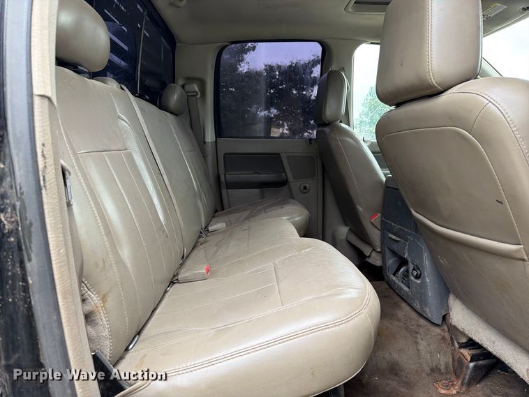 image for item EQ8039 2006 Dodge Ram 3500 Ext. Cab flatbed pickup truck