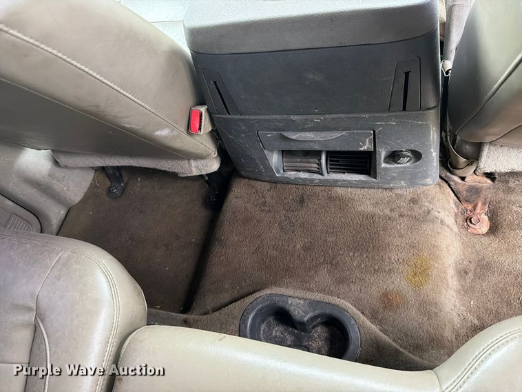 image for item EQ8039 2006 Dodge Ram 3500 Ext. Cab flatbed pickup truck