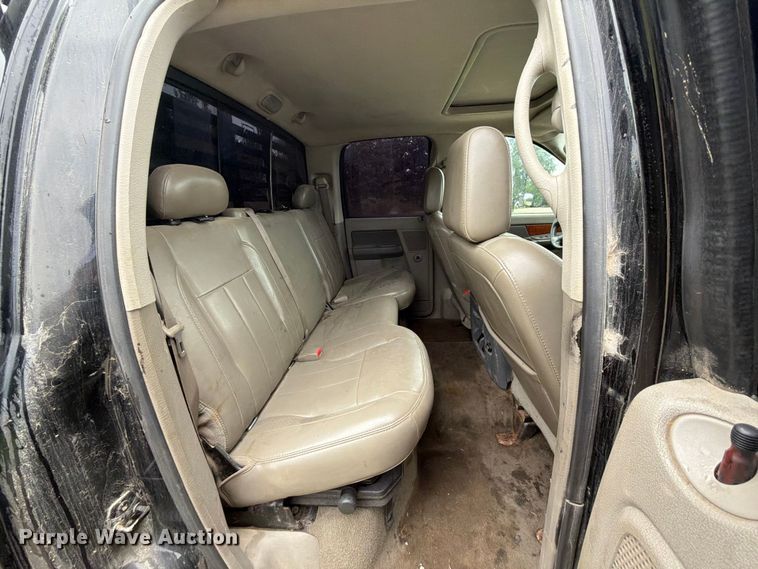 image for item EQ8039 2006 Dodge Ram 3500 Ext. Cab flatbed pickup truck