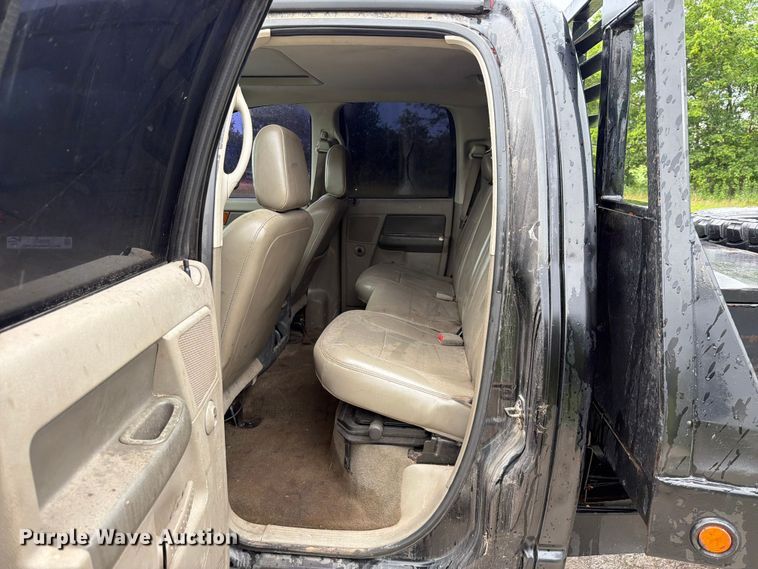 image for item EQ8039 2006 Dodge Ram 3500 Ext. Cab flatbed pickup truck