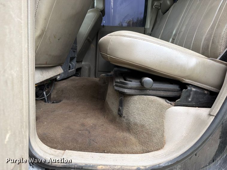 image for item EQ8039 2006 Dodge Ram 3500 Ext. Cab flatbed pickup truck