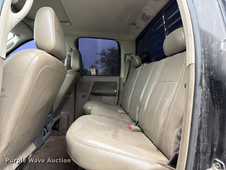 image for item EQ8039 2006 Dodge Ram 3500 Ext. Cab flatbed pickup truck