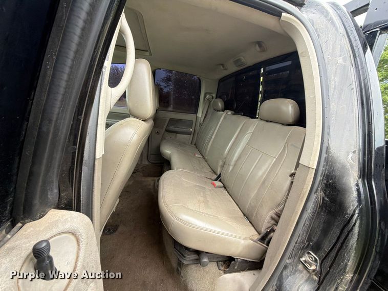 image for item EQ8039 2006 Dodge Ram 3500 Ext. Cab flatbed pickup truck