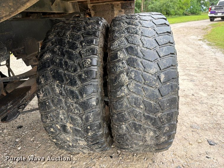 image for item EQ8039 2006 Dodge Ram 3500 Ext. Cab flatbed pickup truck