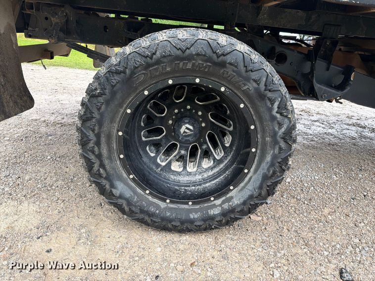 image for item EQ8039 2006 Dodge Ram 3500 Ext. Cab flatbed pickup truck
