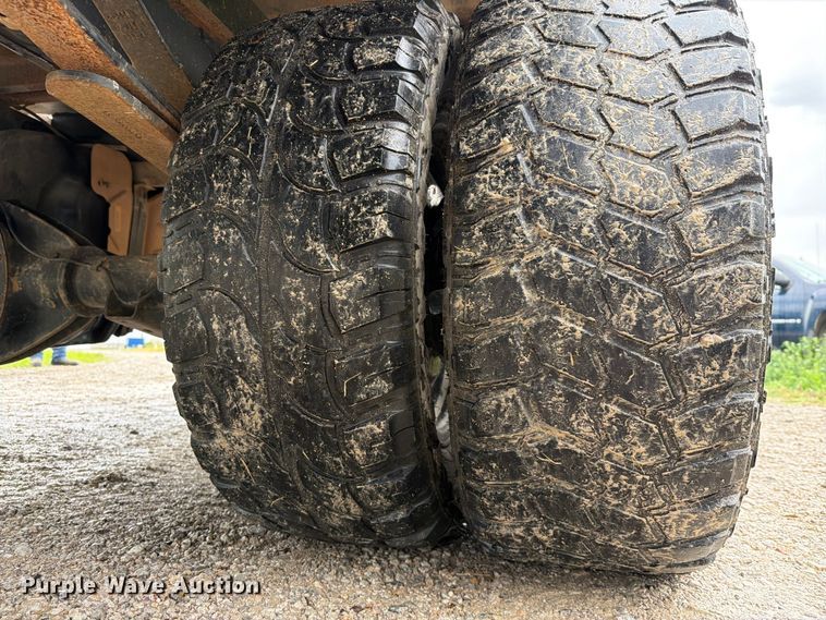 image for item EQ8039 2006 Dodge Ram 3500 Ext. Cab flatbed pickup truck