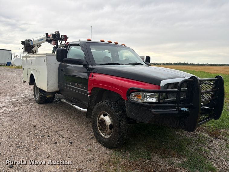 image for item EQ8041 1999 Dodge Ram 3500 utility bed pickup truck