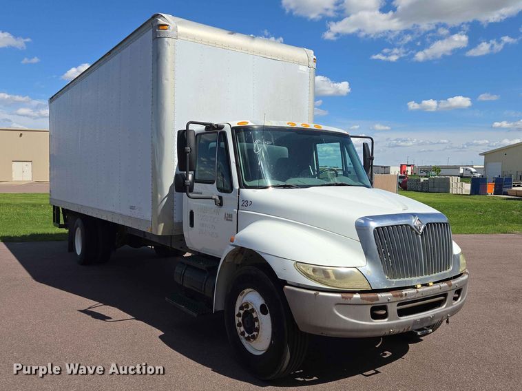 image for item ER1698 2003 International 4300 box truck