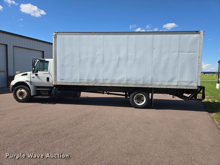 image for item ER1698 2003 International 4300 box truck