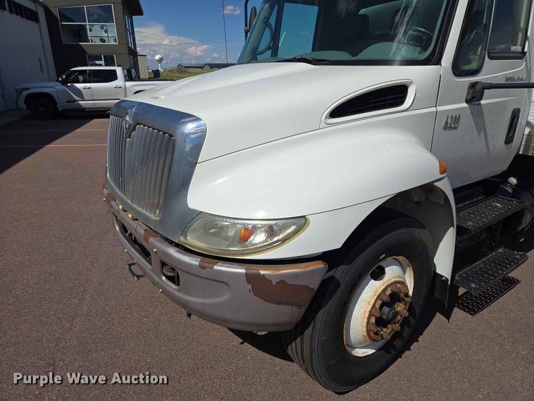 image for item ER1698 2003 International 4300 box truck