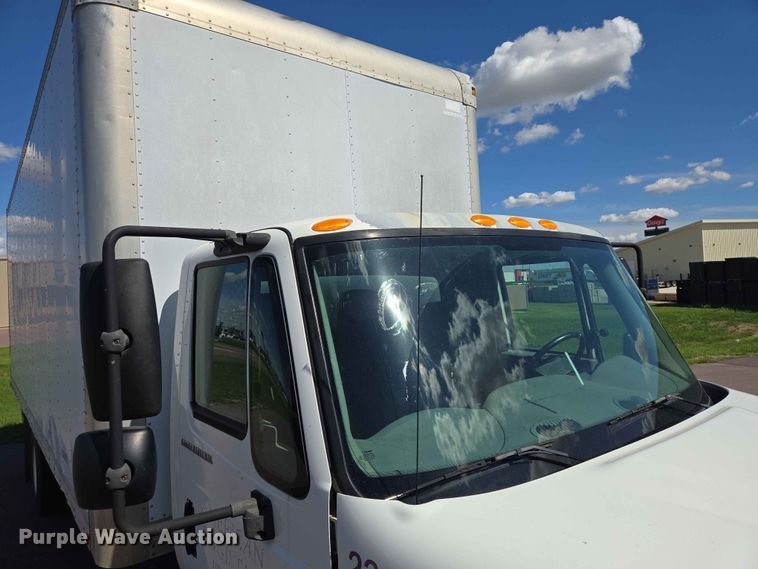 image for item ER1698 2003 International 4300 box truck