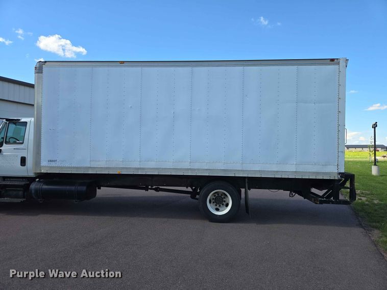image for item ER1698 2003 International 4300 box truck