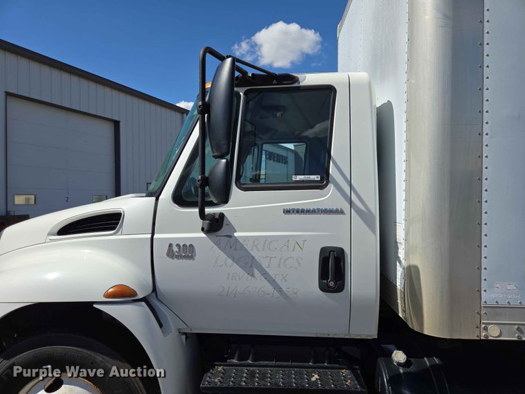 image for item ER1698 2003 International 4300 box truck