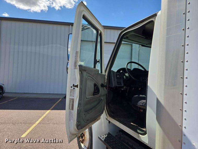 image for item ER1698 2003 International 4300 box truck