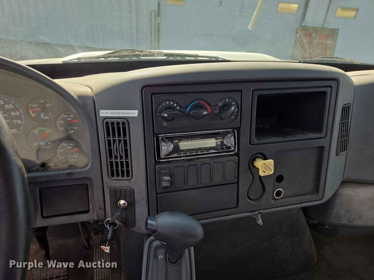 image for item ER1698 2003 International 4300 box truck