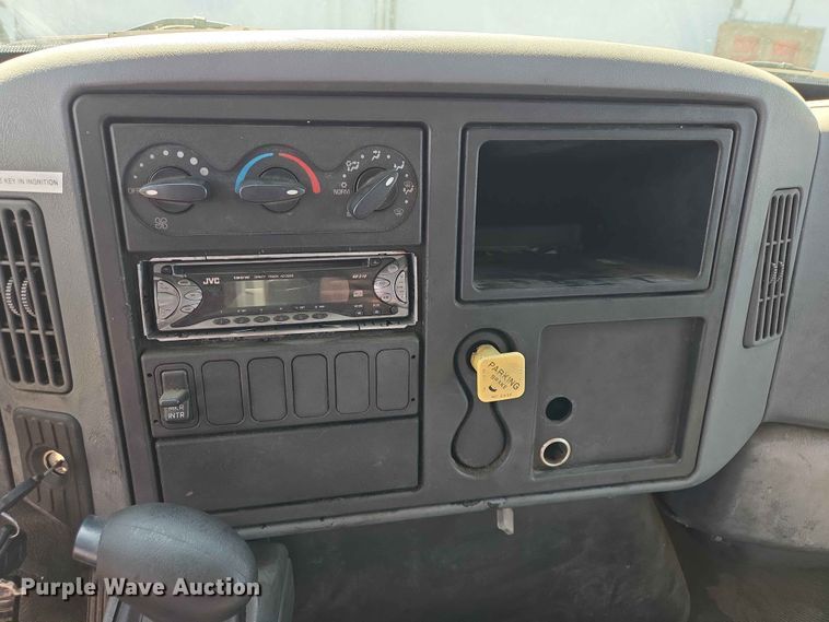 image for item ER1698 2003 International 4300 box truck
