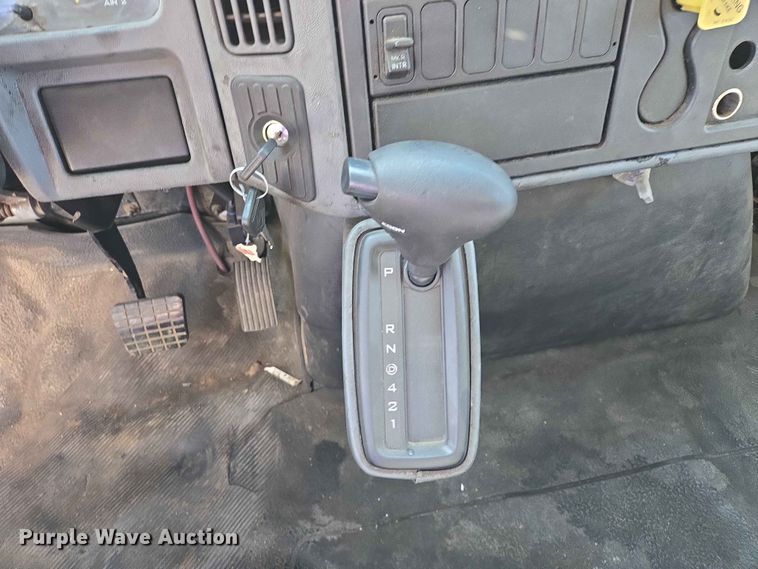 image for item ER1698 2003 International 4300 box truck