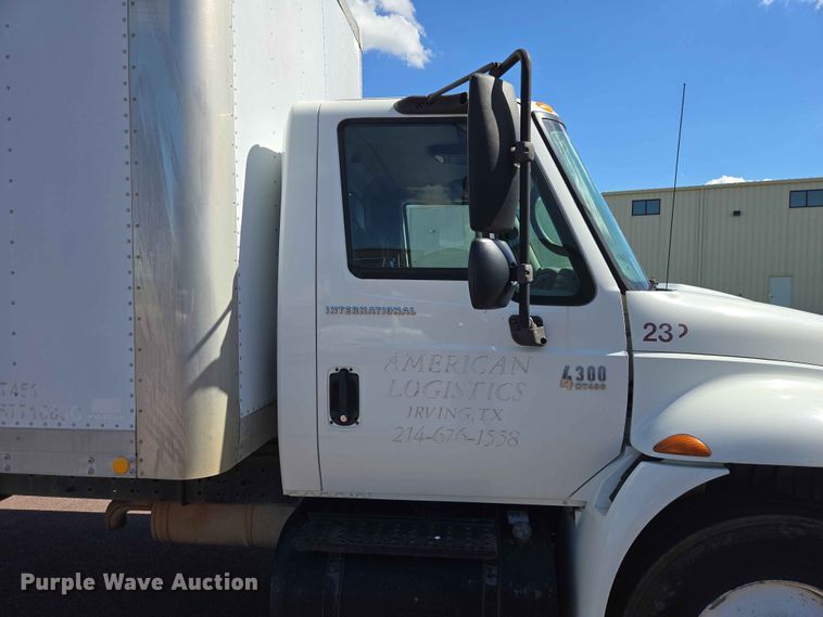 image for item ER1698 2003 International 4300 box truck