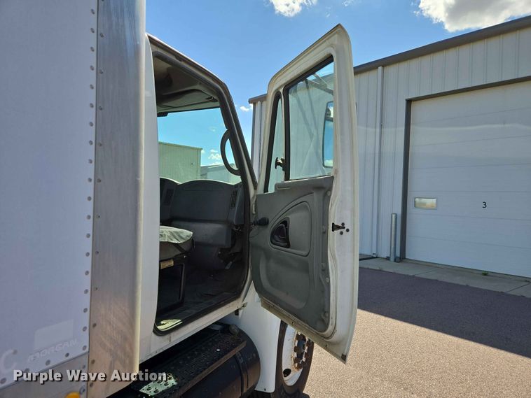 image for item ER1698 2003 International 4300 box truck