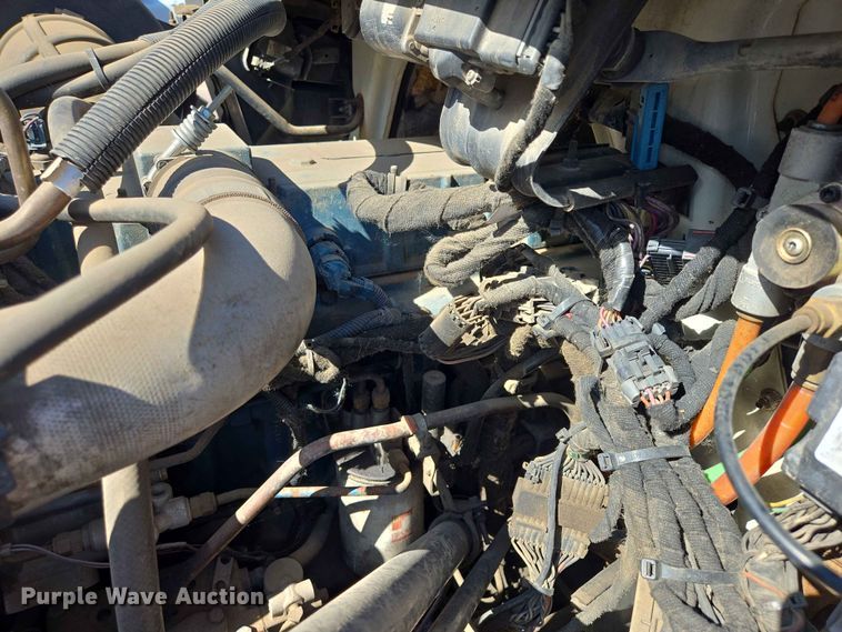image for item ER1698 2003 International 4300 box truck