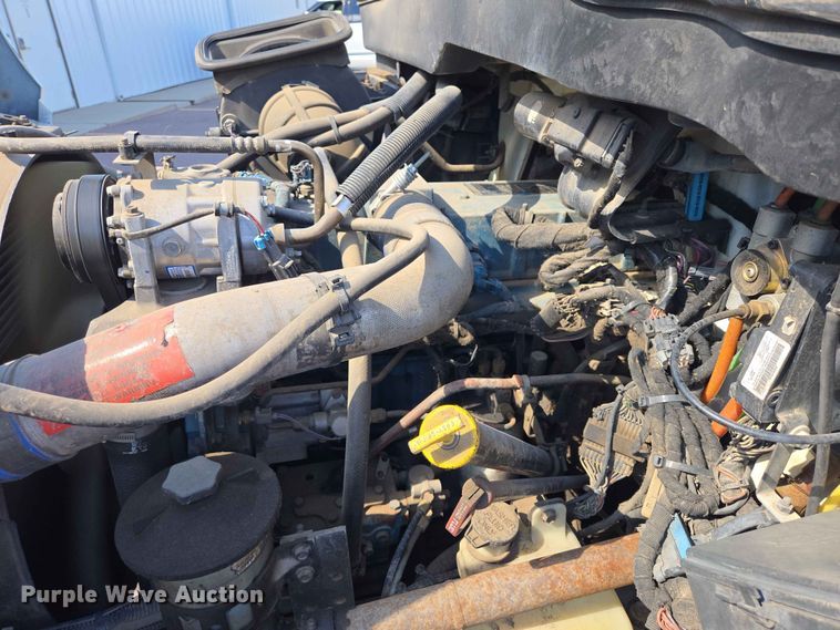 image for item ER1698 2003 International 4300 box truck