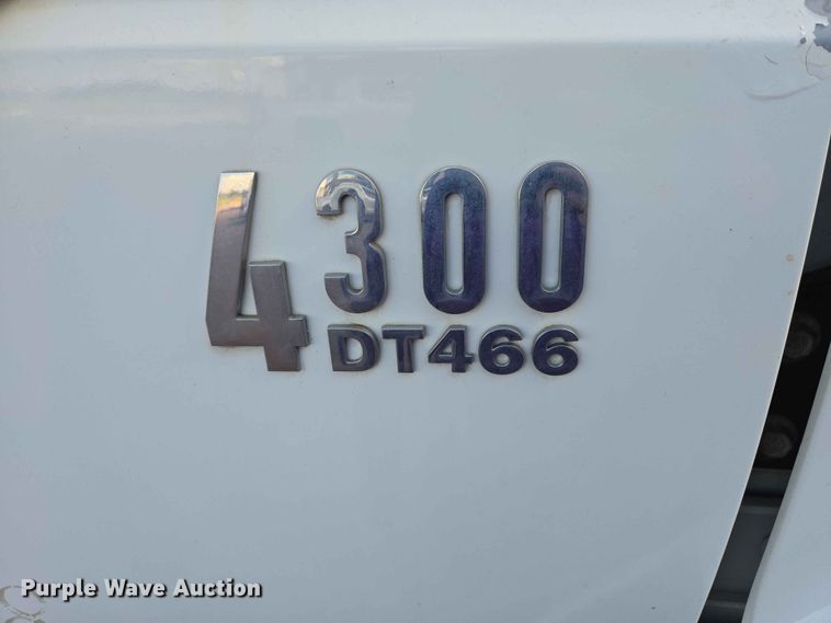 image for item ER1698 2003 International 4300 box truck
