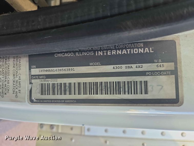 image for item ER1698 2003 International 4300 box truck
