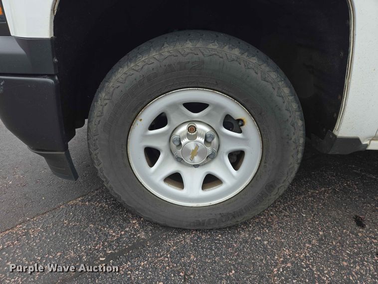 image for item ER1726 2015 Chevrolet Silverado 1500 pickup truck