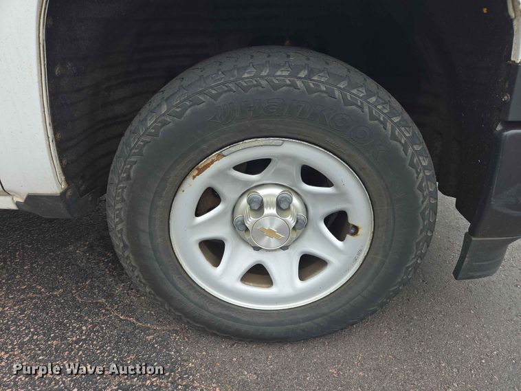 image for item ER1726 2015 Chevrolet Silverado 1500 pickup truck