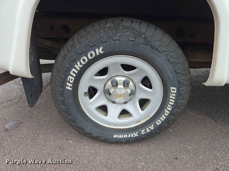 image for item ER1726 2015 Chevrolet Silverado 1500 pickup truck