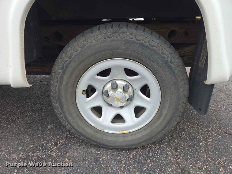 image for item ER1726 2015 Chevrolet Silverado 1500 pickup truck