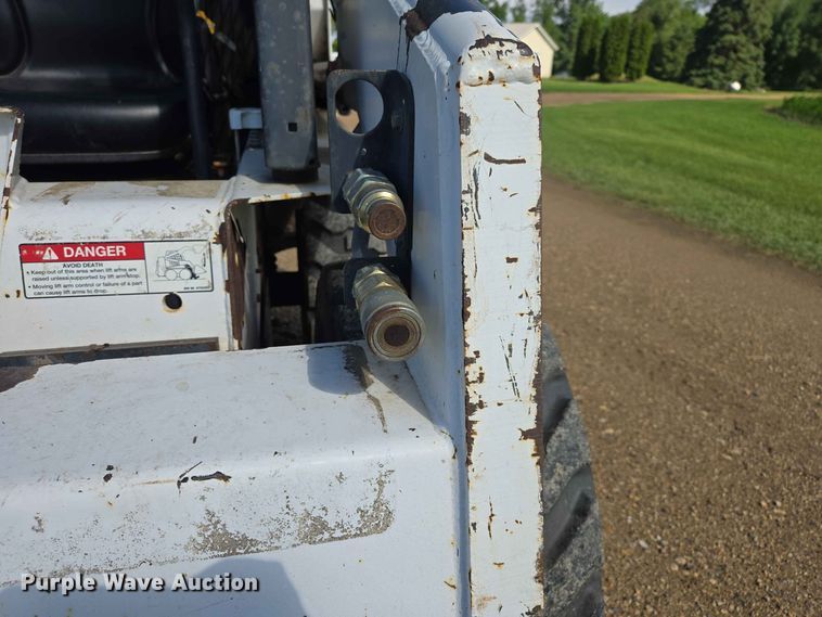 image for item ER1730 1997 Bobcat 553 skid steer loader