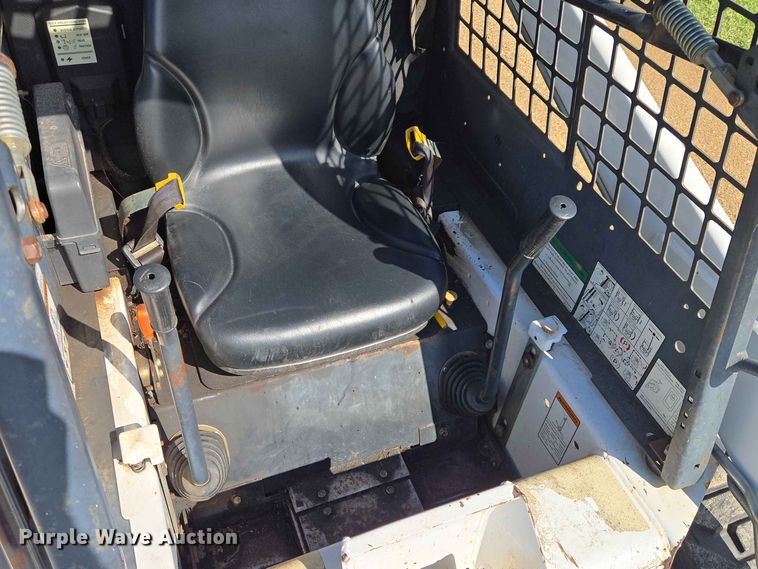 image for item ER1730 1997 Bobcat 553 skid steer loader
