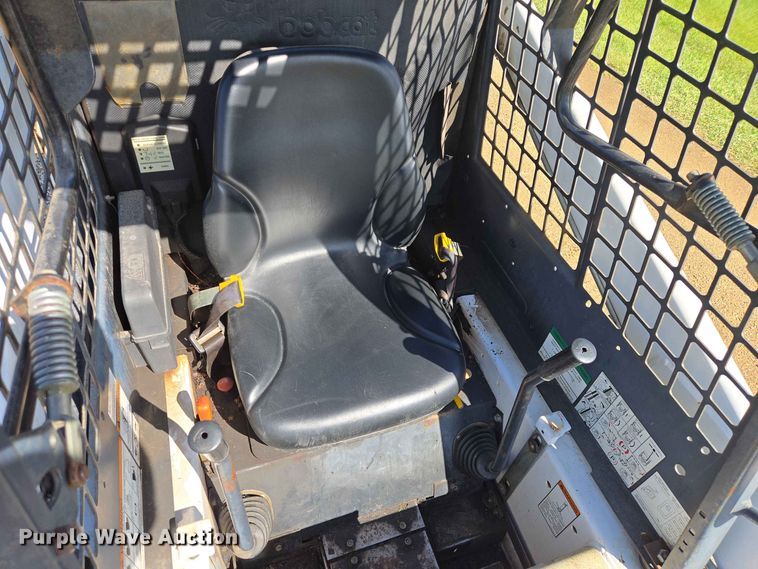 image for item ER1730 1997 Bobcat 553 skid steer loader