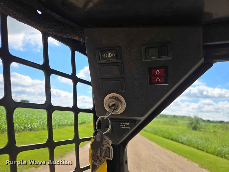 image for item ER1730 1997 Bobcat 553 skid steer loader