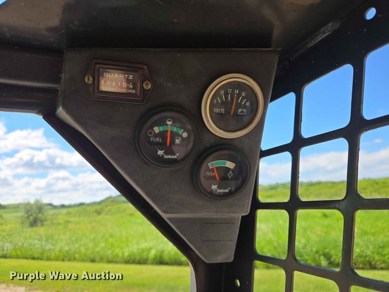 image for item ER1730 1997 Bobcat 553 skid steer loader
