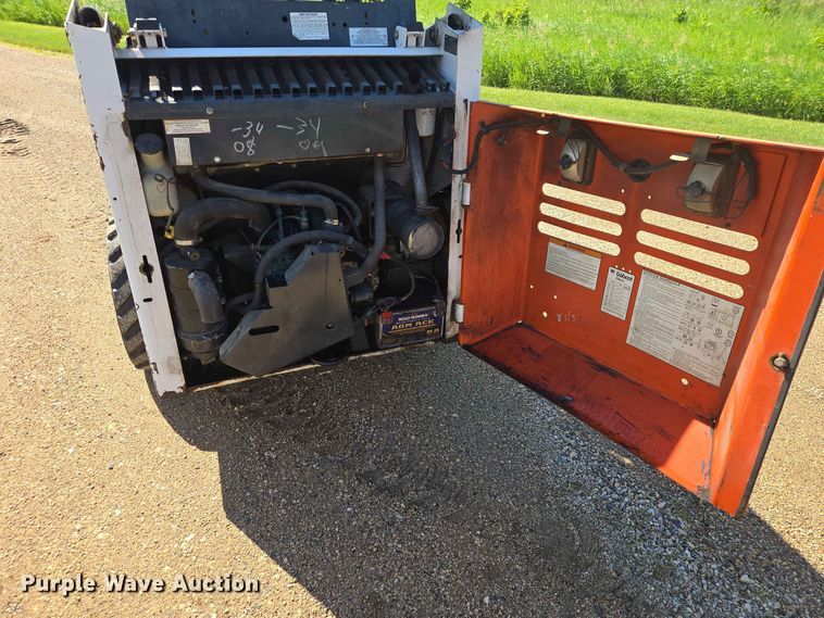 image for item ER1730 1997 Bobcat 553 skid steer loader
