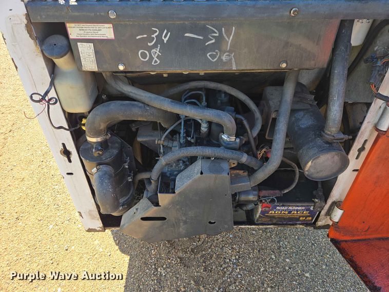 image for item ER1730 1997 Bobcat 553 skid steer loader
