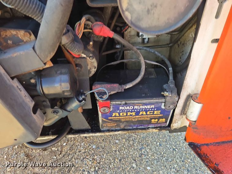 image for item ER1730 1997 Bobcat 553 skid steer loader