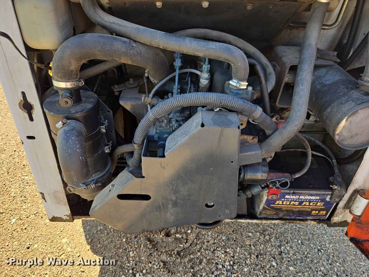 image for item ER1730 1997 Bobcat 553 skid steer loader