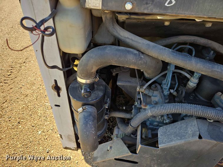 image for item ER1730 1997 Bobcat 553 skid steer loader