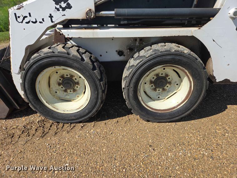 image for item ER1730 1997 Bobcat 553 skid steer loader