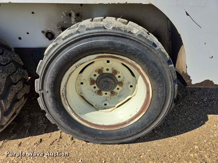 image for item ER1730 1997 Bobcat 553 skid steer loader