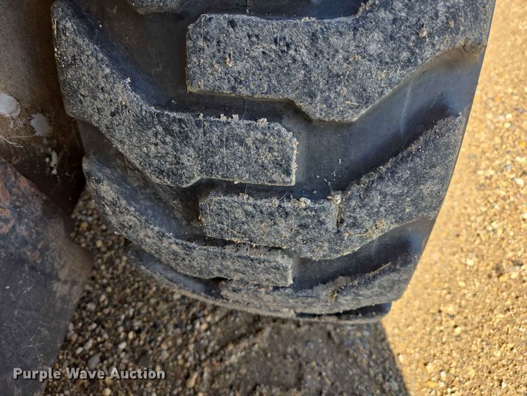 image for item ER1730 1997 Bobcat 553 skid steer loader