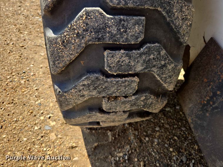 image for item ER1730 1997 Bobcat 553 skid steer loader
