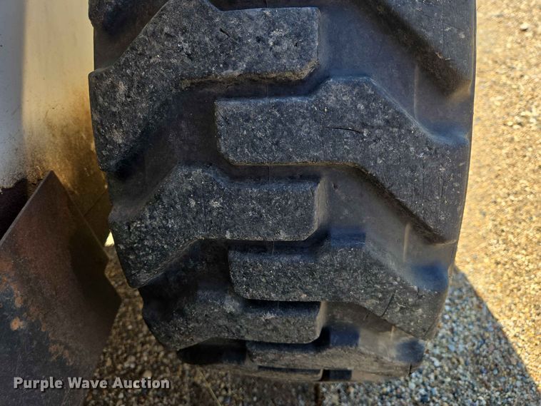 image for item ER1730 1997 Bobcat 553 skid steer loader