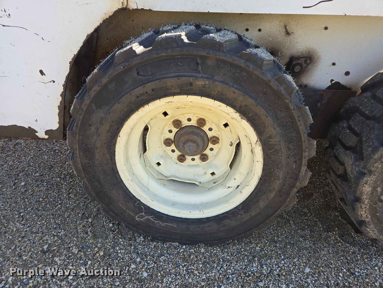 image for item ER1730 1997 Bobcat 553 skid steer loader