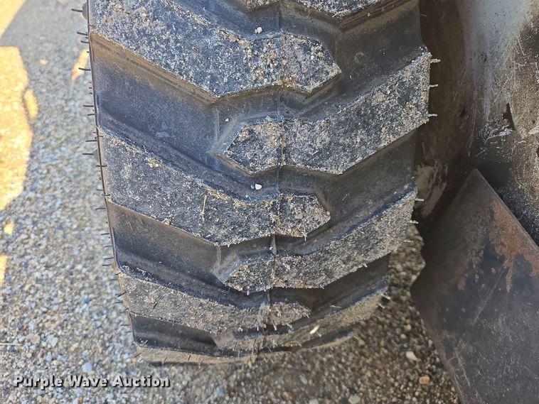 image for item ER1730 1997 Bobcat 553 skid steer loader