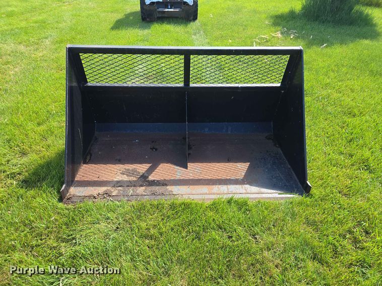 image for item ER1730 1997 Bobcat 553 skid steer loader