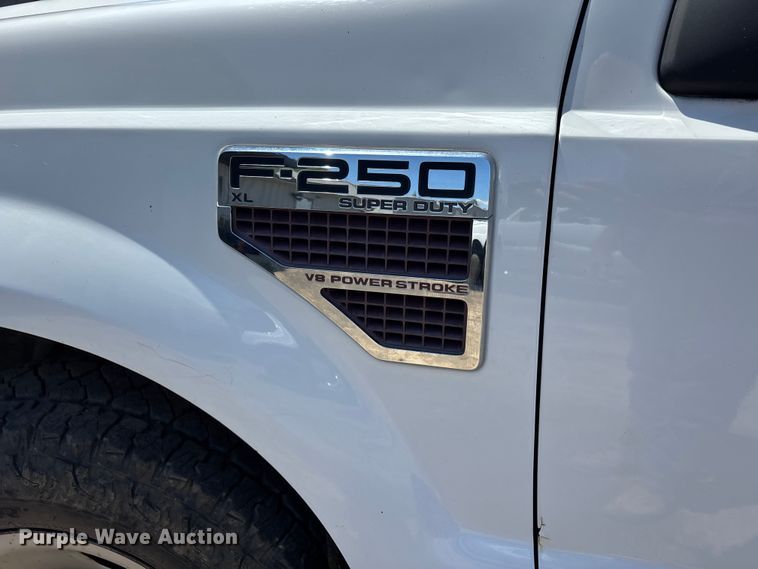 image for item ER3039 2008 Ford F250 XL Super Duty Crew Cab flatbed pickup truck